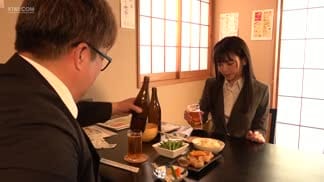 SSNI-897小個苗條女員工被巨漢上司持續騎乘性交的那一夜