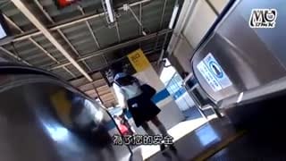 [NHDTA-943] 想要幫助遭遇性騷擾的弱女子 卻在電車內被輪幹的女學生被扔滿全身的套套