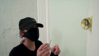 身材火辣的女小偷，沒偷成反被幹了