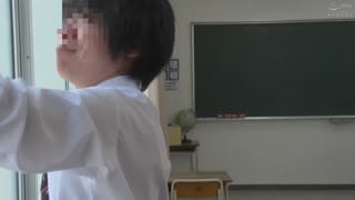  滿是濕透學生妹的教室裡男性只有我一位 HUNTA-652