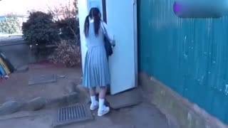 萝莉与邻居大叔不伦中出 