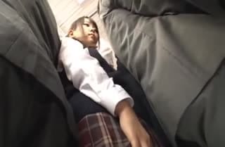 [AP-287] 雙巨根下體緊貼癡漢 滿員電車動彈不得的純樸女孩被二根巨根摩擦爽得愛液直流
