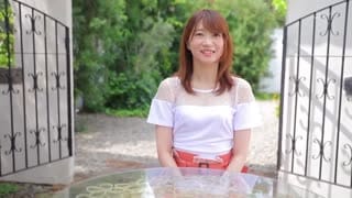  有著敏感粉嫩小穴 得意的打手槍技巧 苗條女大生中出出道 HND-750