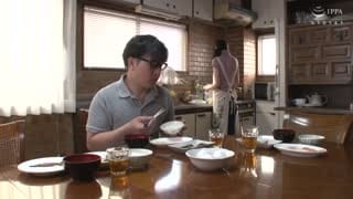  老爸出門2秒就幹砲的母子 有坂深雪 VENU-882