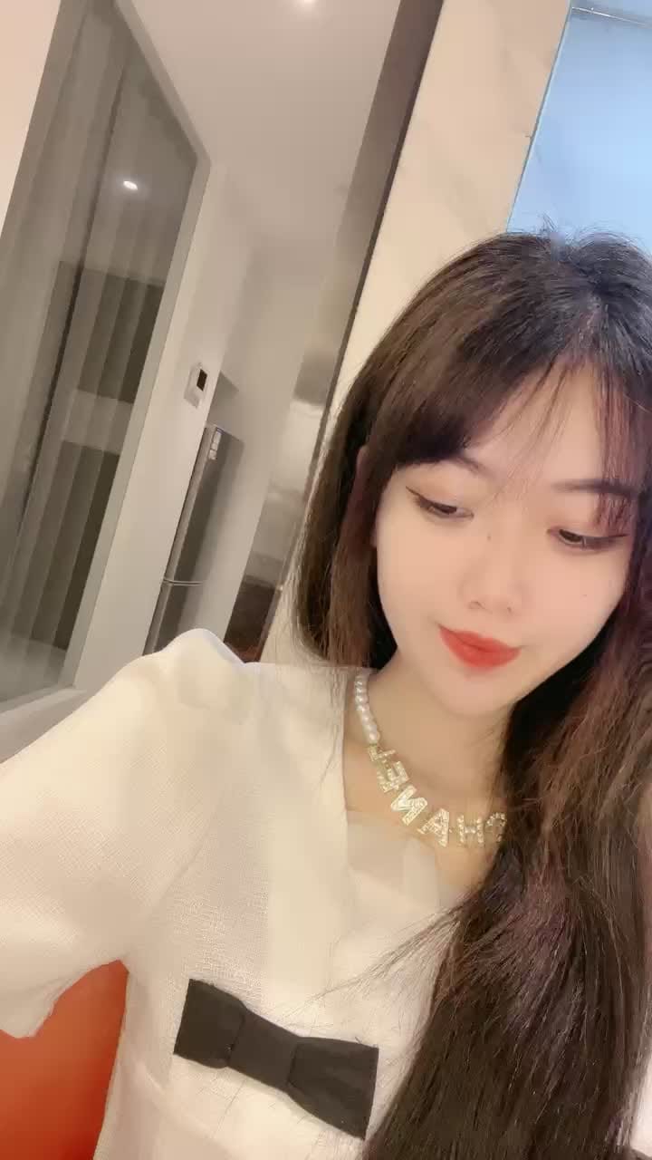 Uu_极品诱惑特写_清纯美女抖胸热舞上