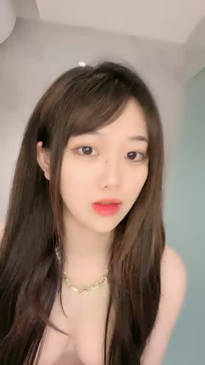 Uu_诱惑_清纯美女抖胸热舞下