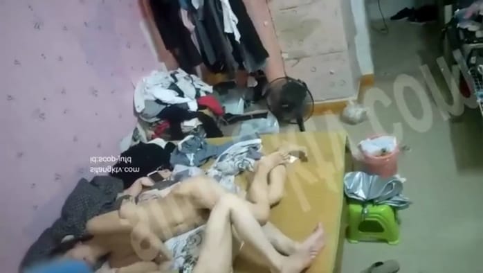 【乱伦亲妹】沉浸窥探实录女神反差隐私生活 