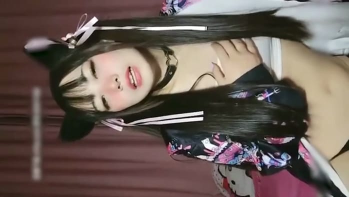 跳蛋塞丁字裤学妹的逼 