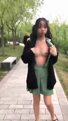 【B站网红酱】人前露出-挑战全裸调戏路人