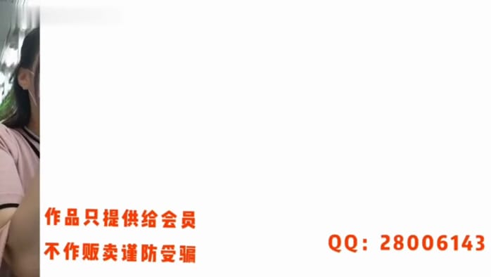【地铁真实猥亵】齐叔技高人胆大，居然顶一对情侣，男朋友就在旁边，顶上去了