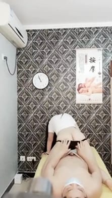 按摩会所漂亮小少妇被挑逗被干. 