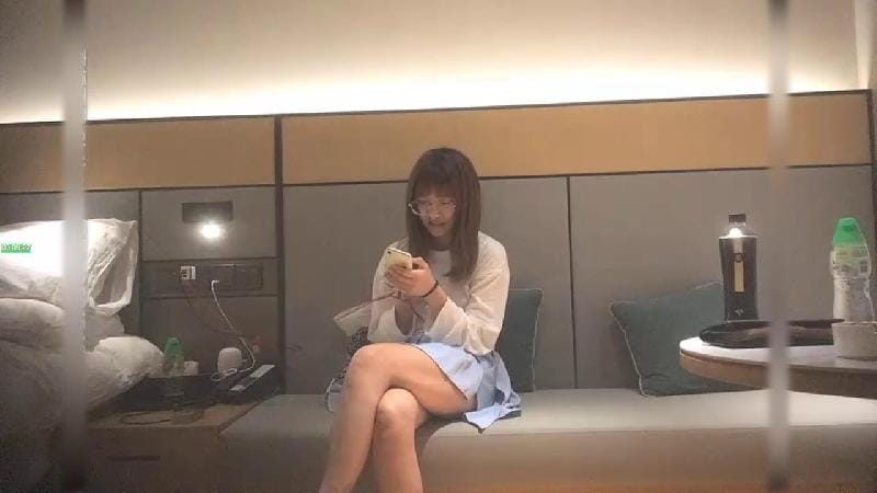 91沈先生探花第二場約了個挺嫩眼鏡萌妹啪啪，口交上位騎乘后入抽插大力猛操《無修正.偷拍