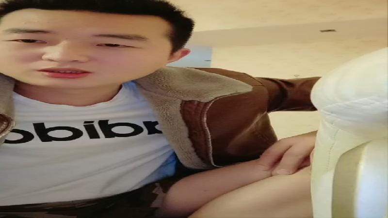 【歪雞巴探花】帥小伙酒店約啪上門漂亮妹，身材苗條大長腿，細腰翹臀這錢花得值一定要干爽