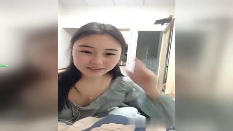 漂亮可愛的小美女和紋身男鴛鴦浴口交床上打炮【無碼國語】內射內地大陸去浮水印國語