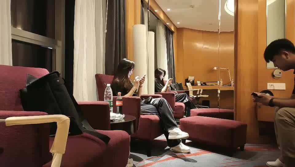 小宝寻花_性感吊带睡衣妹妹淫叫连连