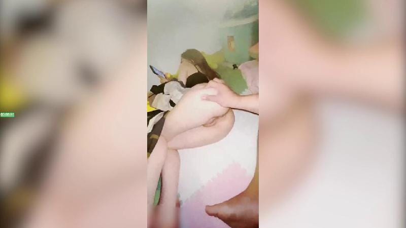 巨乳 極品身材網紅女神【一只小嚶嚶】趁女友看H漫后入白虎飽滿陰戶爆射滾燙精液..【大陸】【露臉】【國語