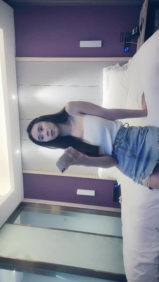 赵总极品寻花_美女被抓住双手乱操