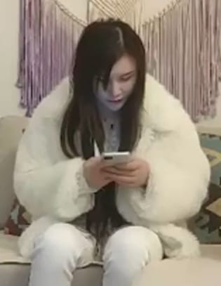 壹屌探花約了個白色外套豐滿少婦啪啪，穿上情趣口交沙發上騎乘大力猛操  