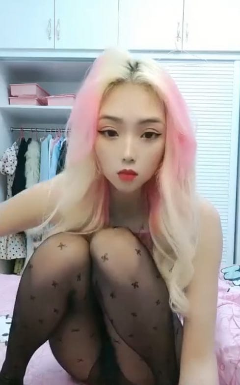 长不大的祸祸黑丝自慰给各位观众看粉逼