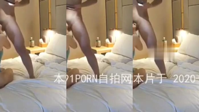 健身房的柜台小妹和健身教练的床战自拍！我们一起趴在床上玩～