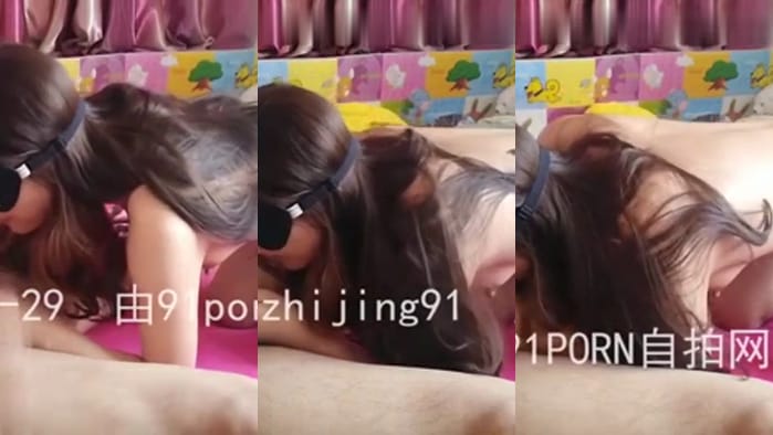 边操边和闺蜜讲电话~很爽但是不敢叫！深怕被闺蜜发现她男友在操她！