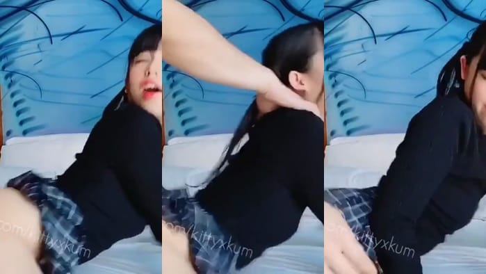 双马尾妹子穿着学生服丝袜，让爹爹后入暴力猛操~