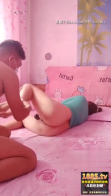 大哥不在家，就与亲嫂子乱伦啪啪，身材有点肉啪起来才爽~