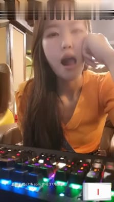 夫妻自拍流出! 把老婆肏骚了，她却用潮吹攻击我中出她!