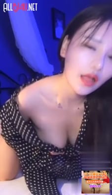 长髮妹妹玩穴穴！看到棒状物都想舔！