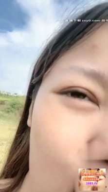 阳光明媚的午后就是要在大自然打一炮，留下爱液的痕迹~