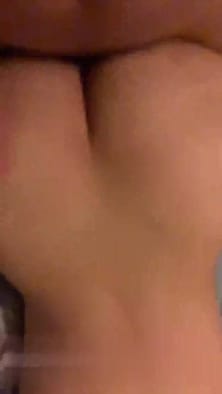 趁著老婆上夜班，男子就把性感大姨子勾上床啪啪～