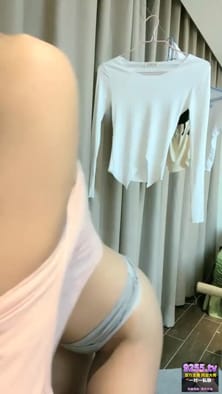 (阿巴阿巴)小美女自慰洗澡