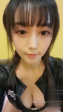 超漂亮大眼妹都还没脱已经够骚了～跳舞跳到一半差点露点让我更硬了