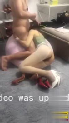你的鸡巴勾破我丝袜了~我要你的棒棒付出代价！