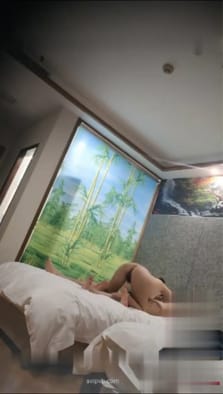 光头小伙激战声音甜美高颜值苗条大学生妹子~ 叫起来特别浪!