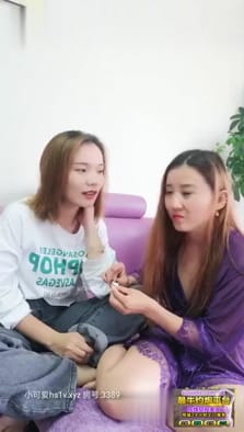 淫乱办公室~4男女在办公室内轮流4P，体验多人运动的快感