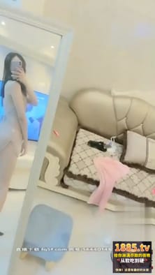 和苗条嫩穴美少女约啪，先用玩具让她开心再好好干～
