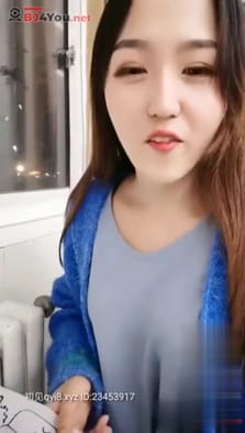 女大生上课偷开直播~露出胸部是一定要的！