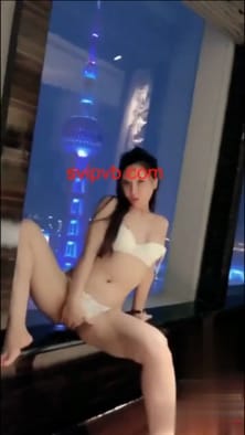 爹爹我不想努力了~魔鬼身材性感网红和土豪乾爹们酒店啪啪，看她可真骚~