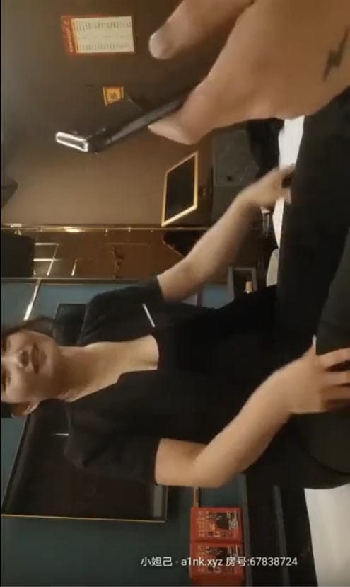 男人嘛得装从主语店勾搭出来的小姐姐带到酒店