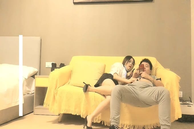 黑色皮裙少妇啪啪，上位骑乘后入抽插大力猛操