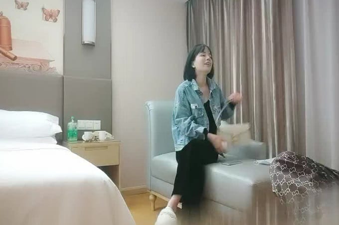 每晚精彩不断 短发气质女神外围 身姿曼妙艳舞诱惑 黑森林骚穴被重点照顾干爽