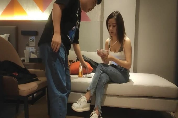 精品小少妇 黑丝白臀 玲珑有致小骚货 直播间人气爆棚 千娇百媚共度春宵