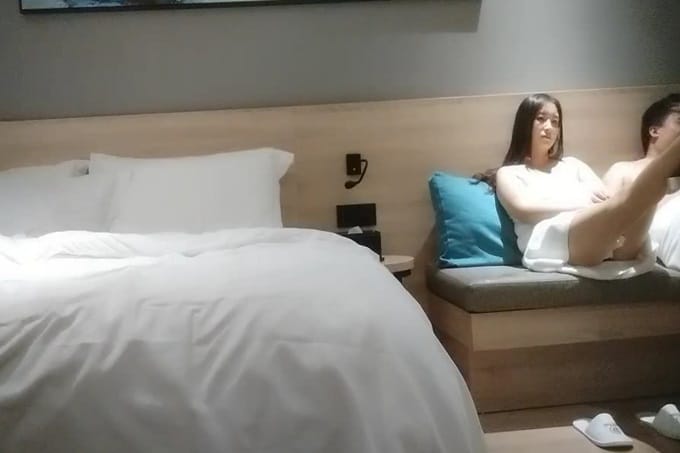 气质小姐姐 风情万种 健谈开朗 聊天调情好像情人相会 C罩杯美乳 猛男狂干娇喘连连