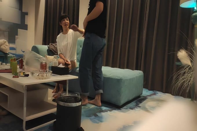 淫荡小骚货 里面穿着比基尼 趴在健身球上揉穴，呼国 吸急促一直浪叫 ，跪着后入性感美臀 ，大屁股骑坐啪啪声