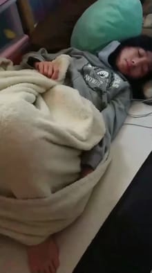 【父女乱伦】单亲女孩成为亲生父亲肉体伴侣，10月31日最新流出