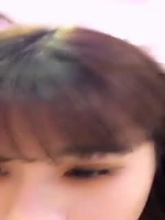 96长得有点像某女星杨X的网红女主播情话首次在平台直播啪啪快枪男