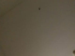 小伙在手机软件上叫了一个女同事，带回家继续干玩69