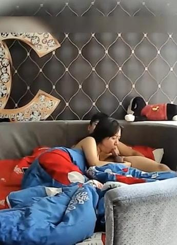 精品酒店偷拍清纯漂亮美女被男友舔逼到高潮欲仙欲死,够激烈!