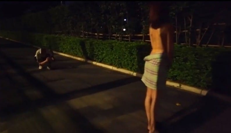 三更半夜 邀路人街头裸拍！究竟能约到几个漂亮妹妹呢？